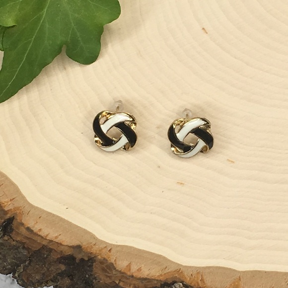 CLASSY BLACK AND WHITE EARRINGS (E5) - Picture 6 of 8